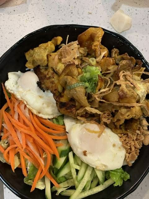 V10.Grilled Pork Chop & Eggs Vermicelli-燒豬排麵同煎蛋-Bún Sườn Nướng Trứng Ốp La